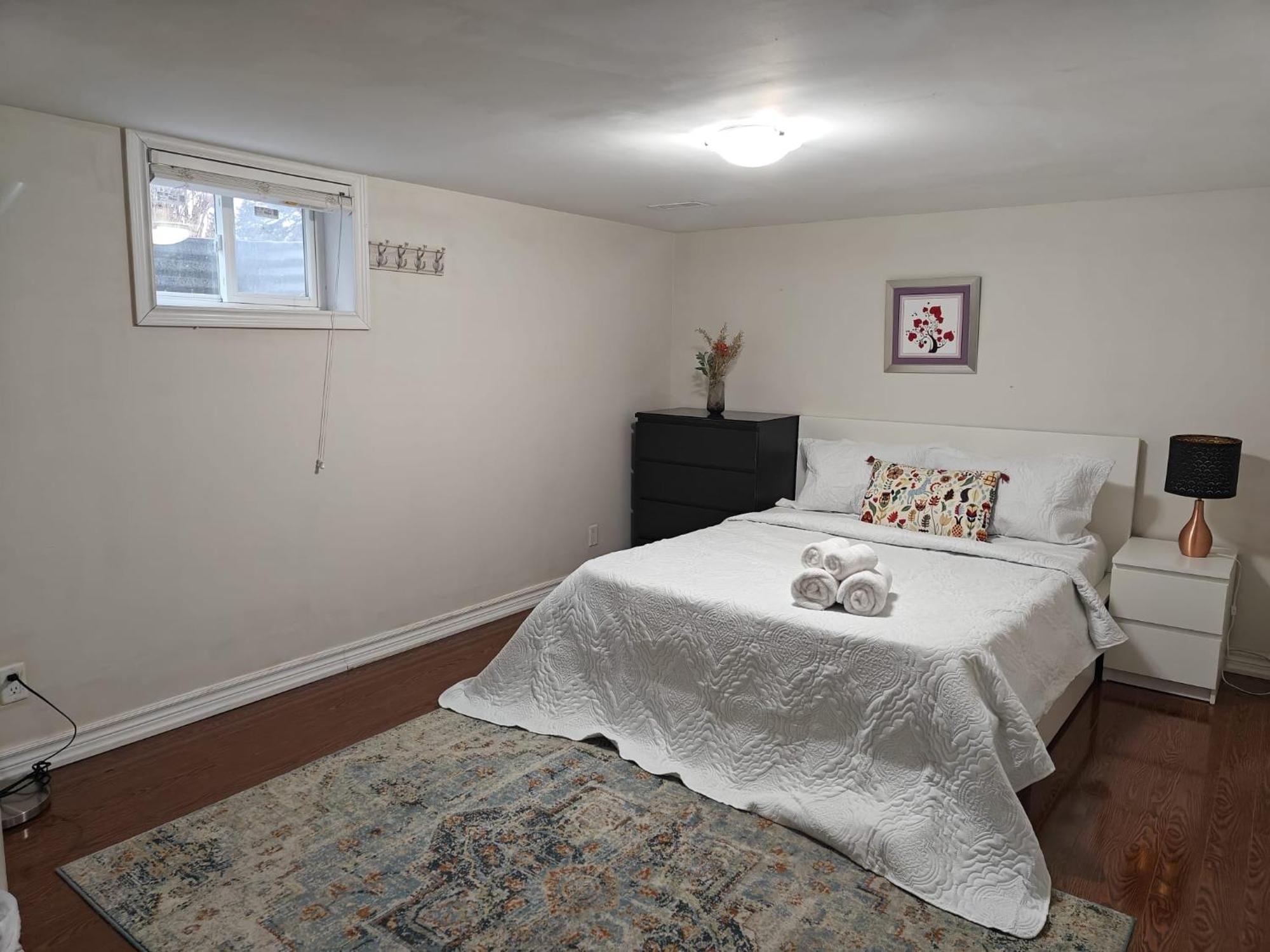Spacious Mbr Near Kennedy Subway & Go Торонто Екстериор снимка
