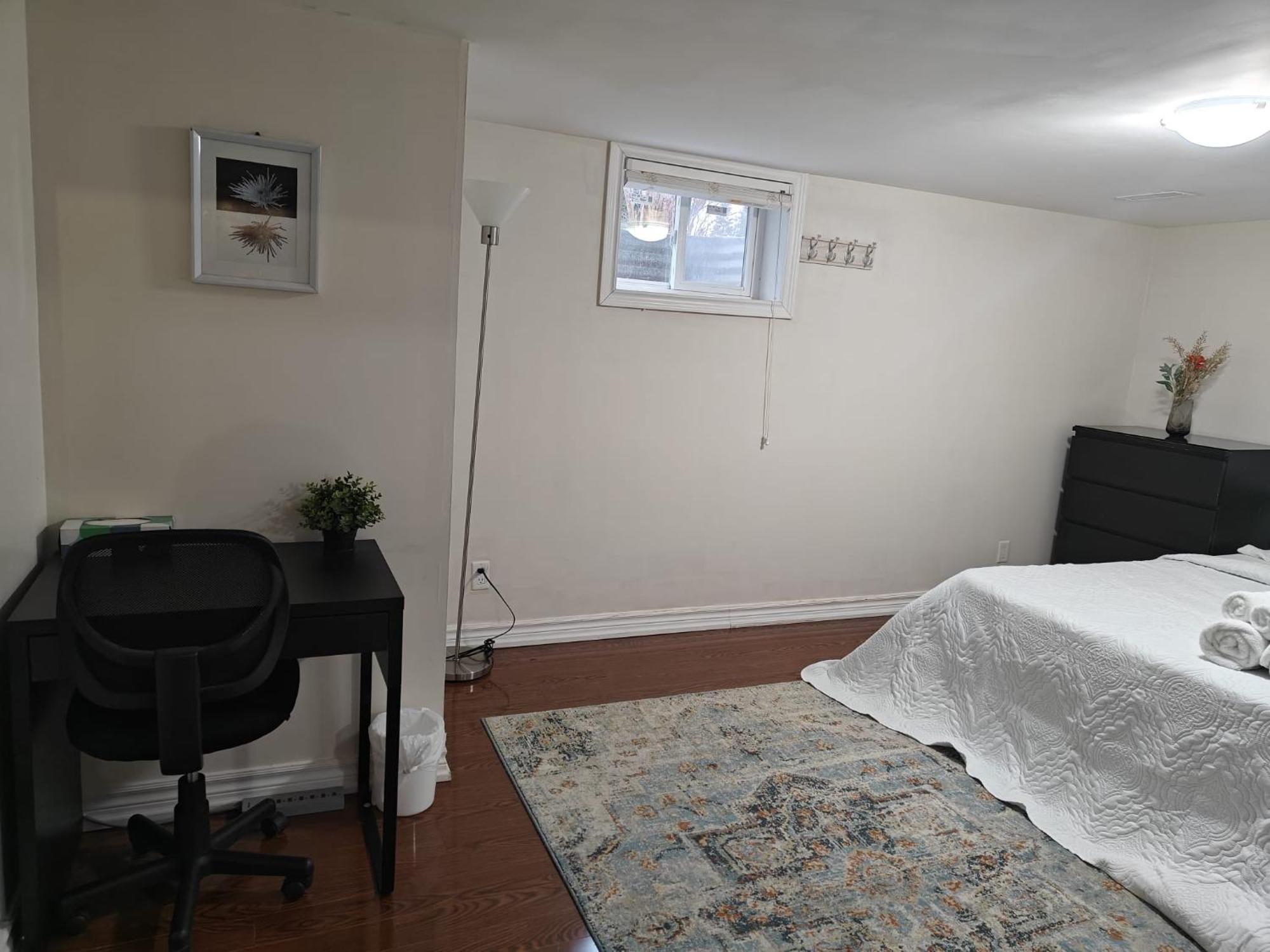 Spacious Mbr Near Kennedy Subway & Go Торонто Екстериор снимка