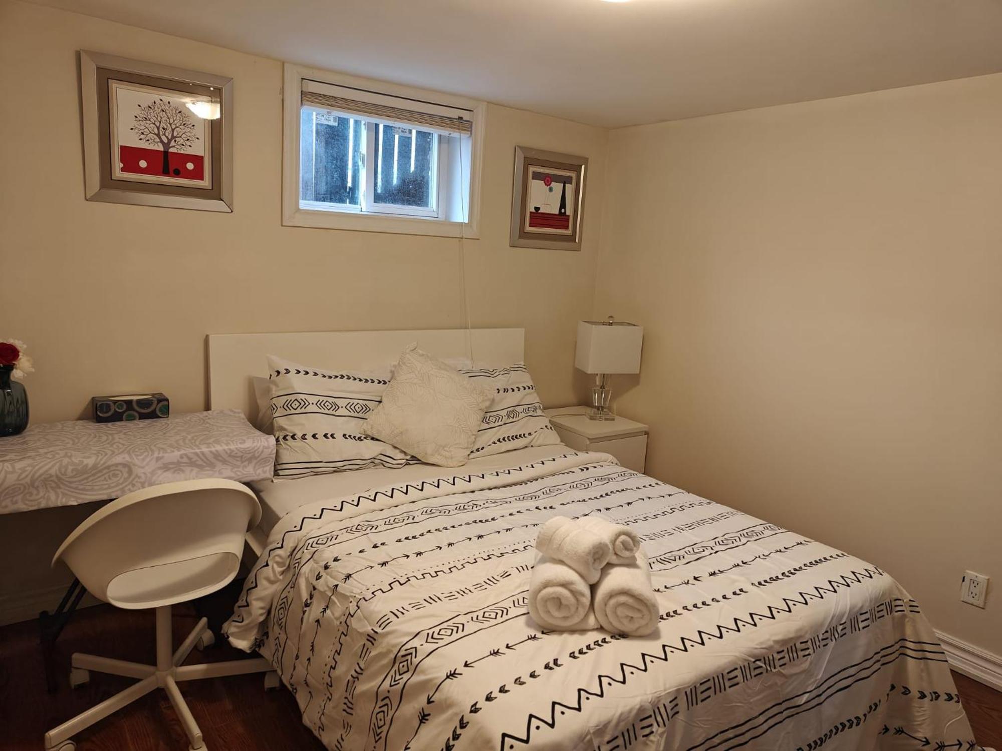 Spacious Mbr Near Kennedy Subway & Go Торонто Екстериор снимка