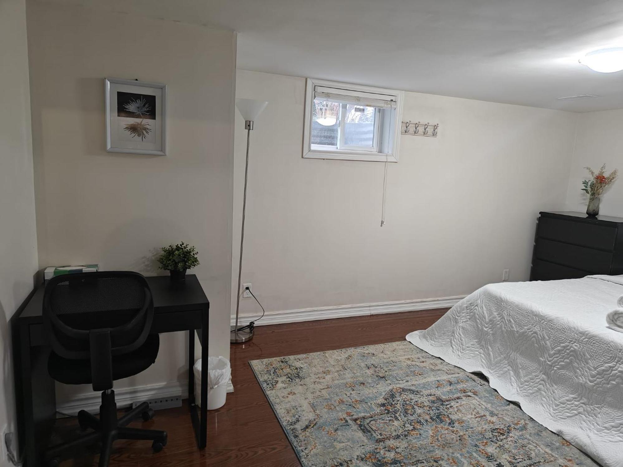 Spacious Mbr Near Kennedy Subway & Go Торонто Екстериор снимка