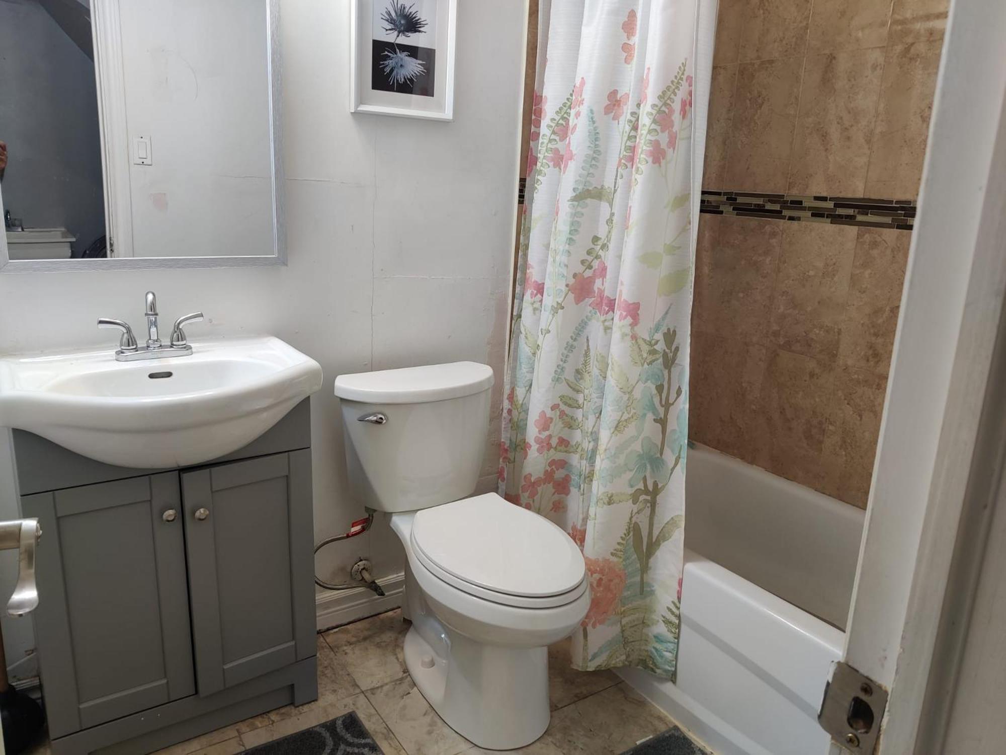 Spacious Mbr Near Kennedy Subway & Go Торонто Екстериор снимка