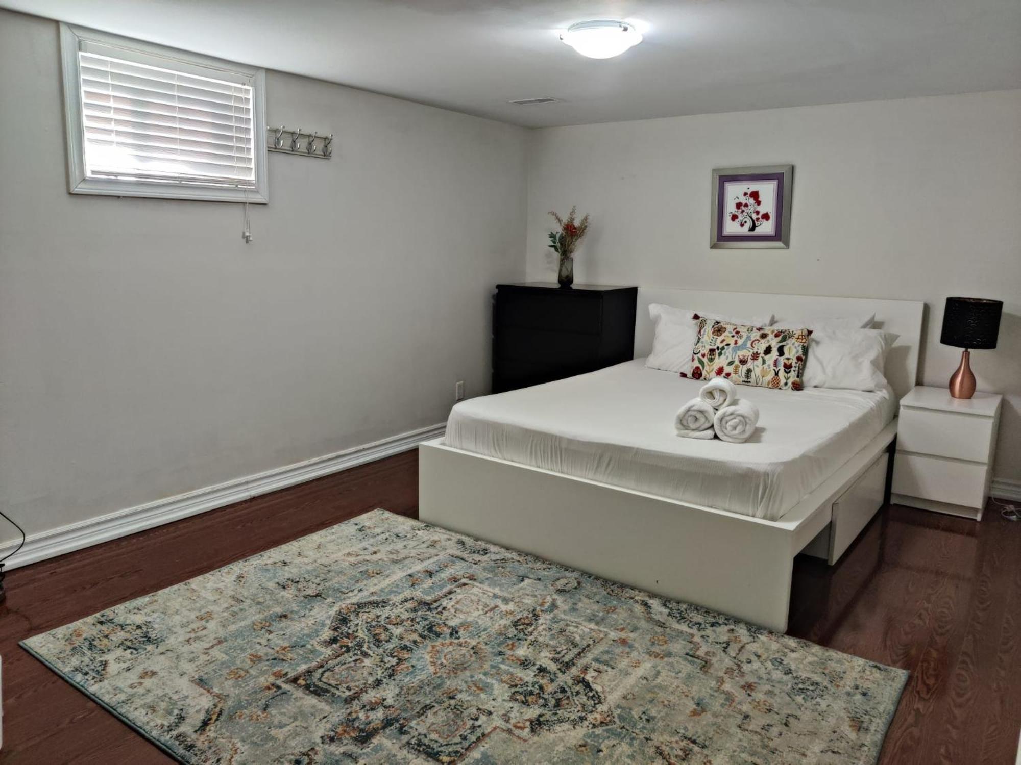 Spacious Mbr Near Kennedy Subway & Go Торонто Екстериор снимка