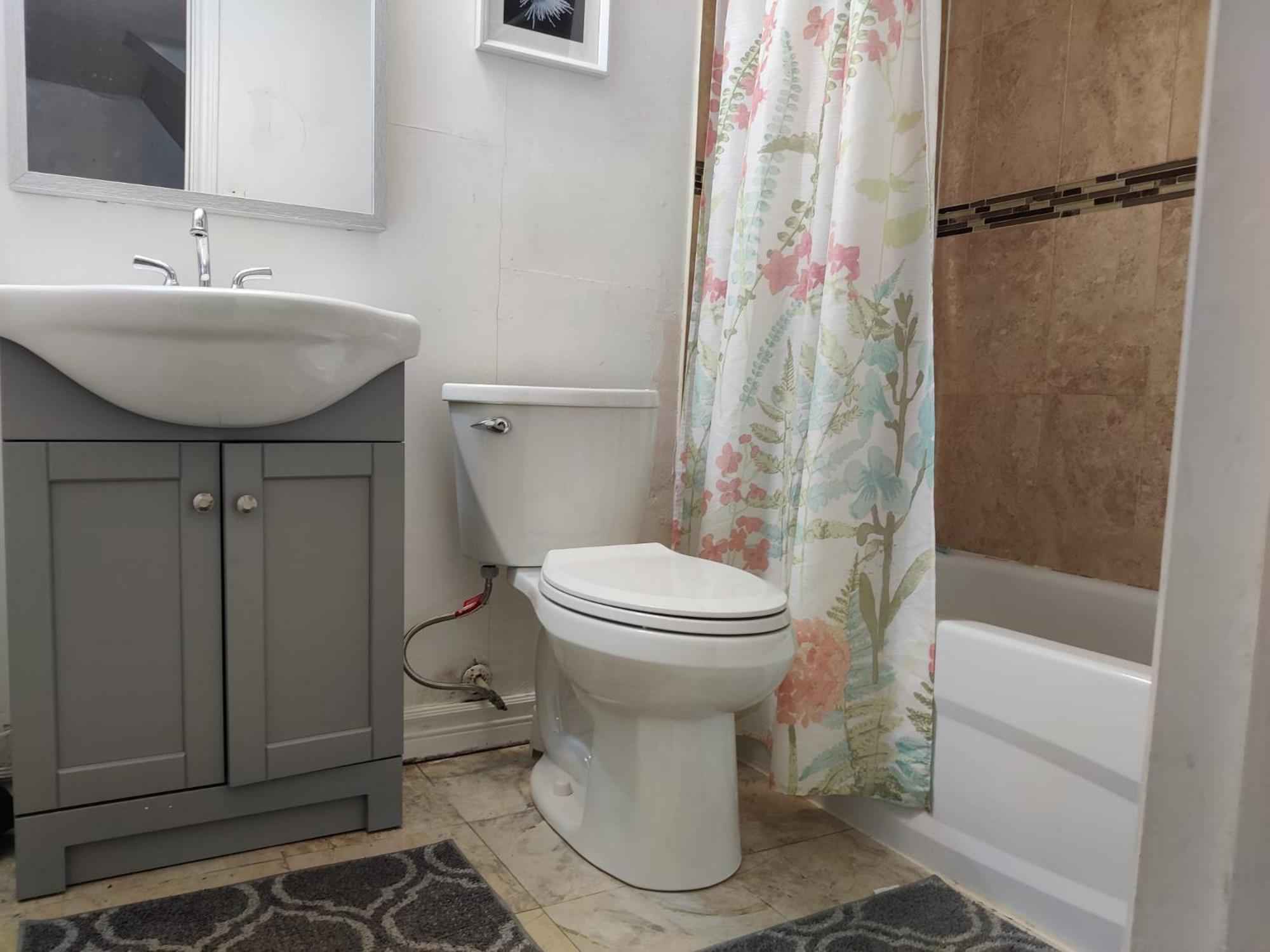 Spacious Mbr Near Kennedy Subway & Go Торонто Екстериор снимка