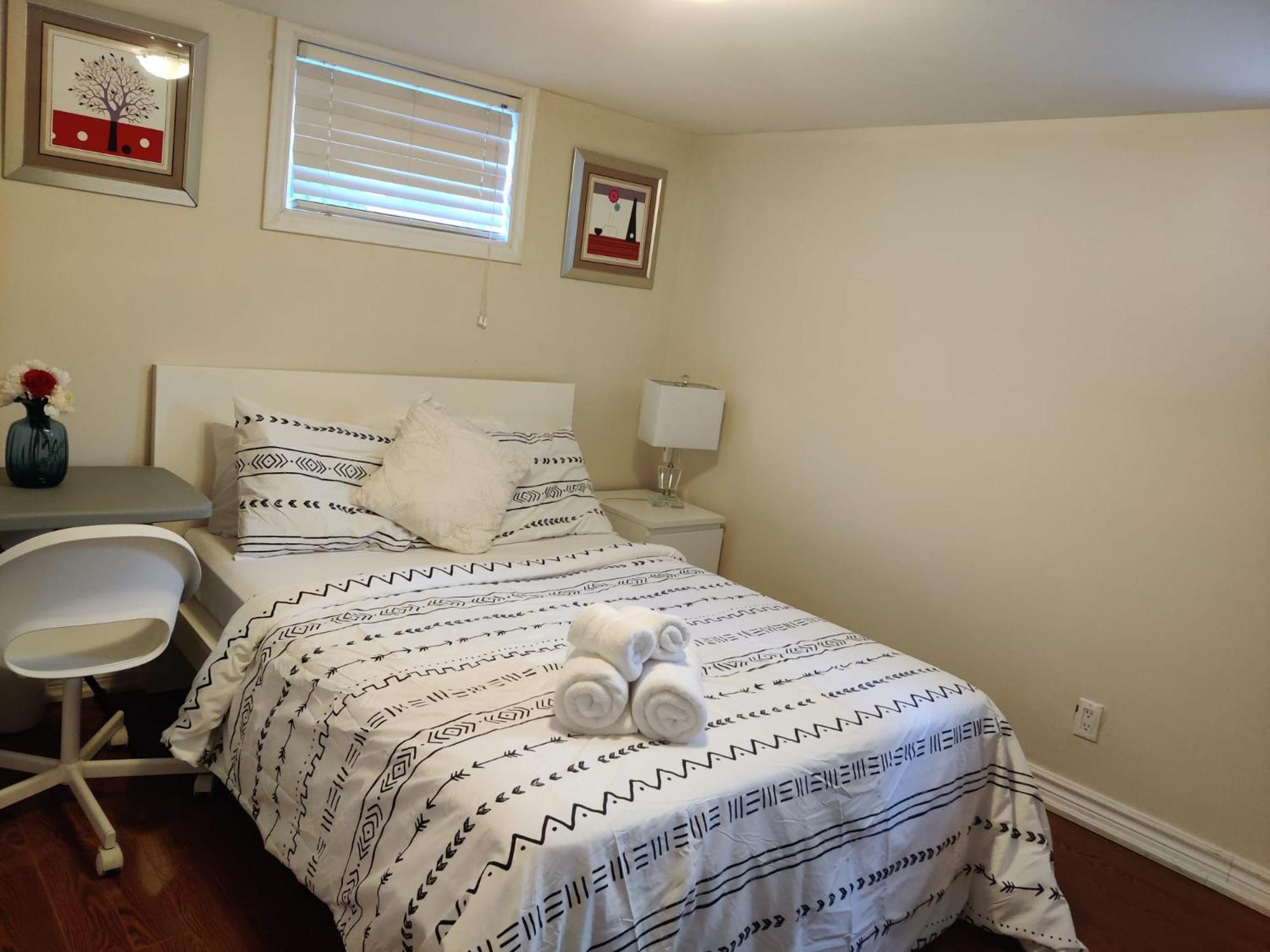Spacious Mbr Near Kennedy Subway & Go Торонто Екстериор снимка