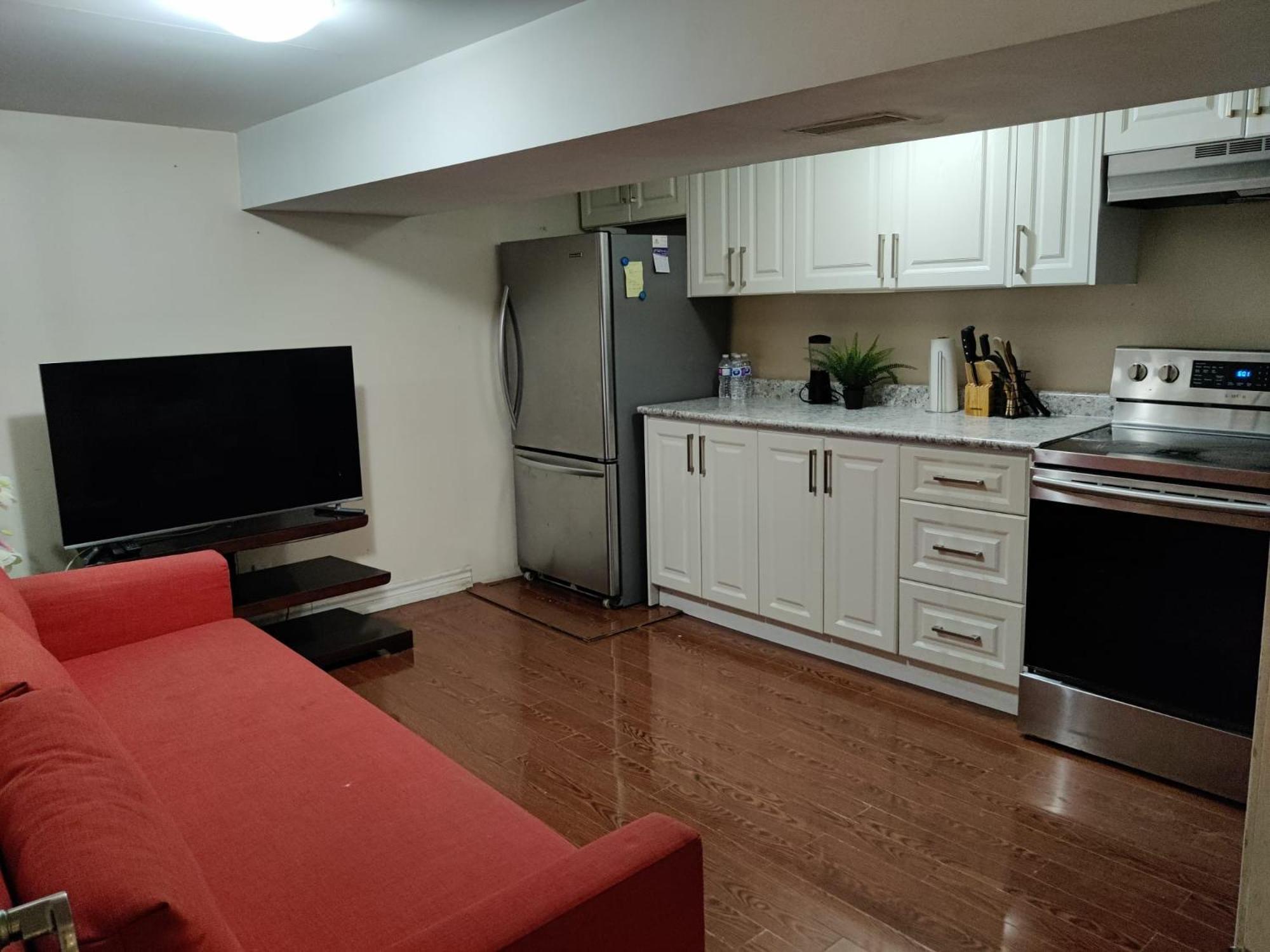 Spacious Mbr Near Kennedy Subway & Go Торонто Екстериор снимка