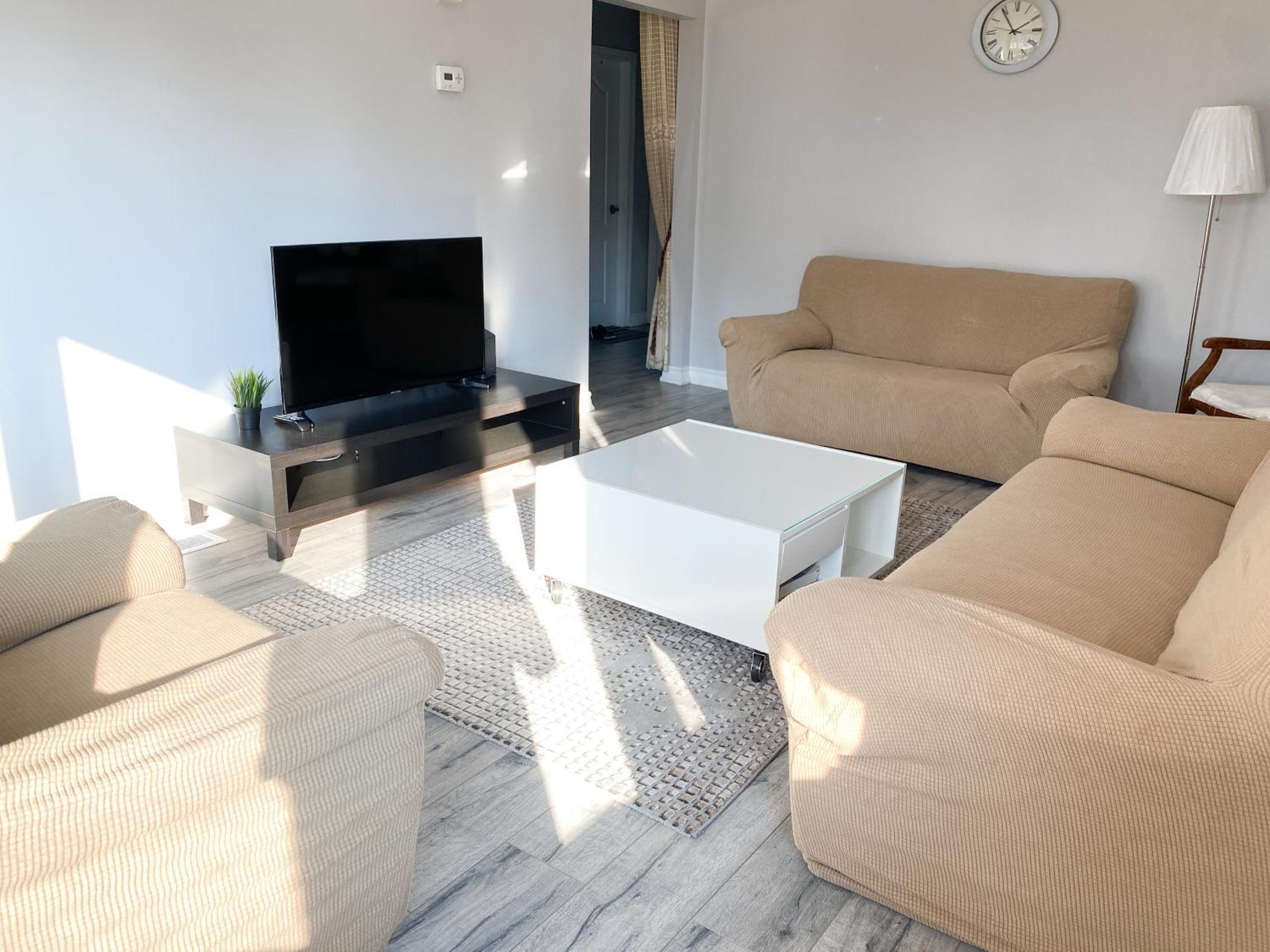 Spacious Mbr Near Kennedy Subway & Go Торонто Екстериор снимка