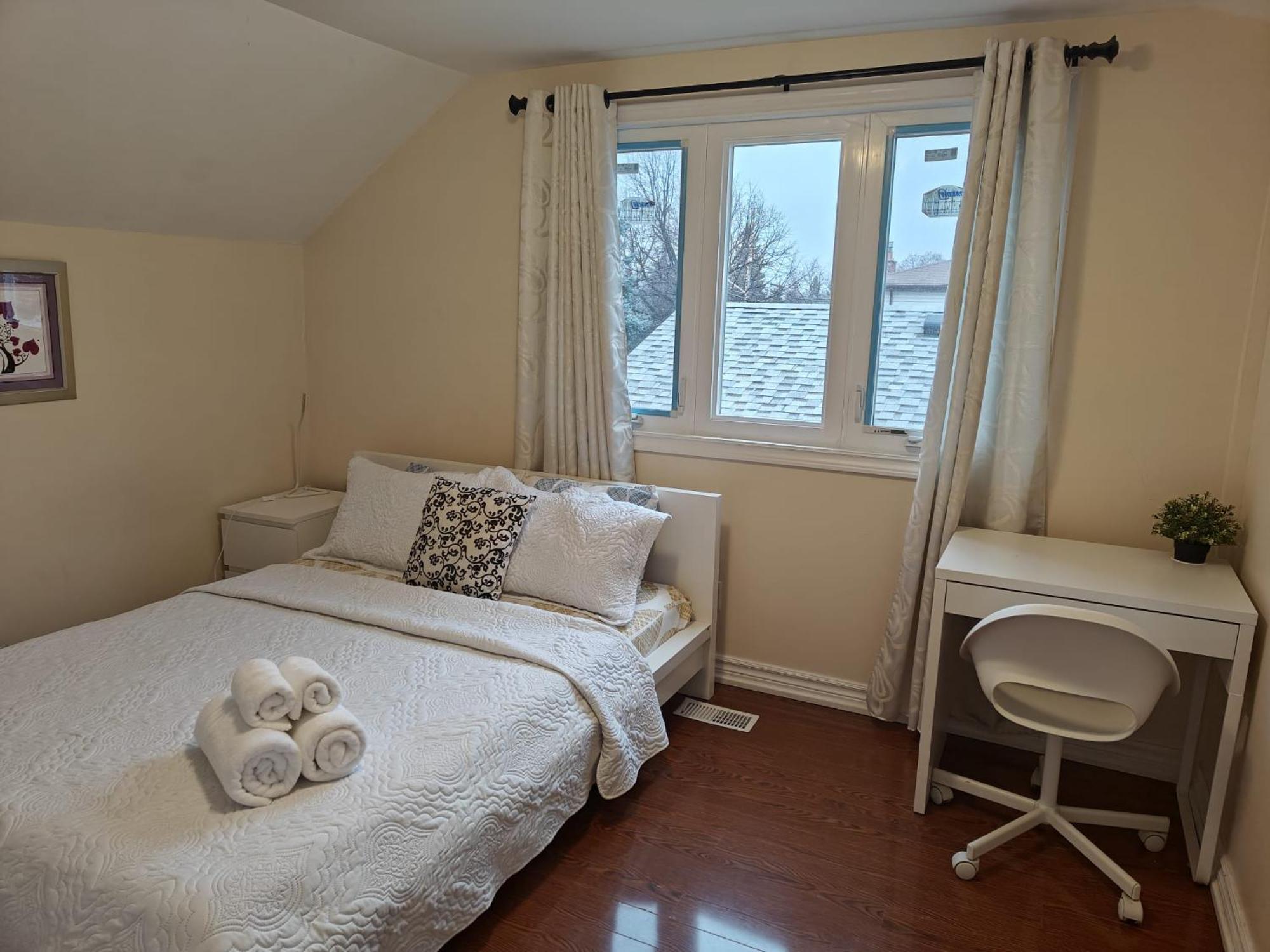Spacious Mbr Near Kennedy Subway & Go Торонто Екстериор снимка