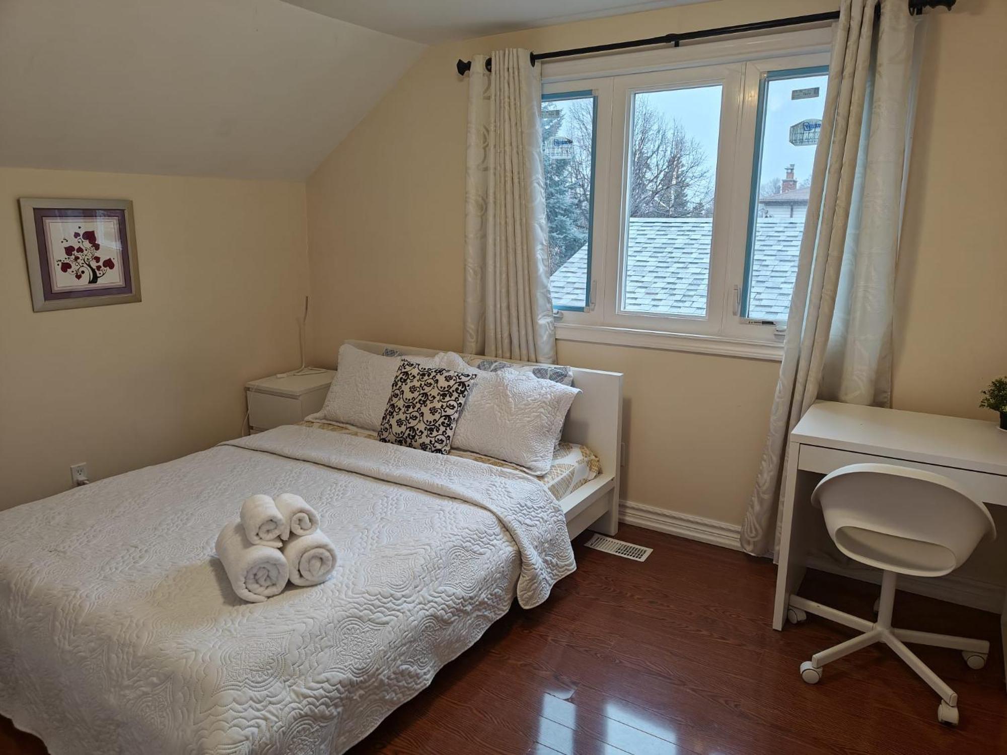 Spacious Mbr Near Kennedy Subway & Go Торонто Екстериор снимка