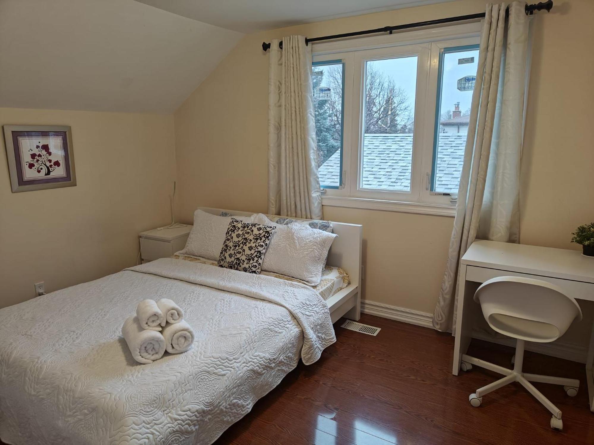 Spacious Mbr Near Kennedy Subway & Go Торонто Екстериор снимка