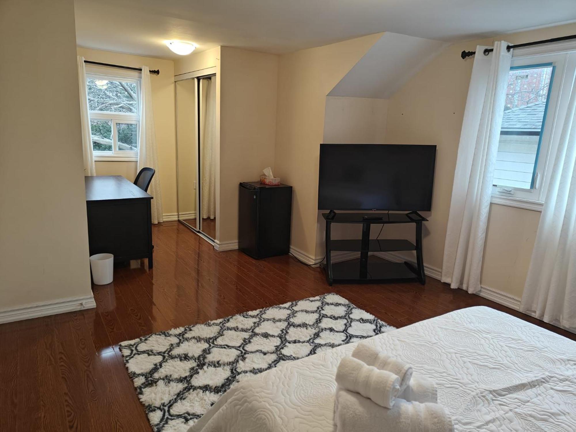 Spacious Mbr Near Kennedy Subway & Go Торонто Екстериор снимка