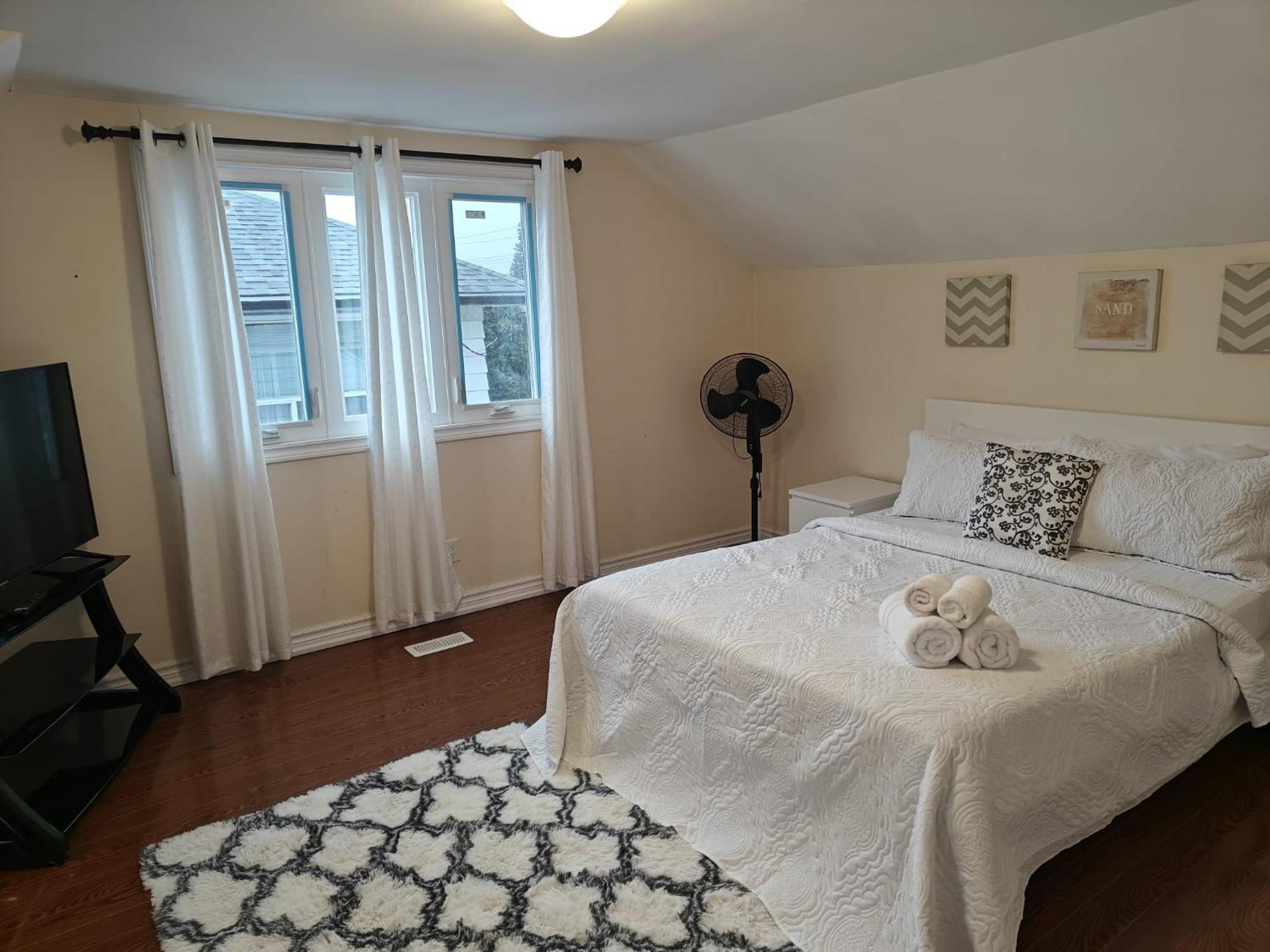 Spacious Mbr Near Kennedy Subway & Go Торонто Екстериор снимка