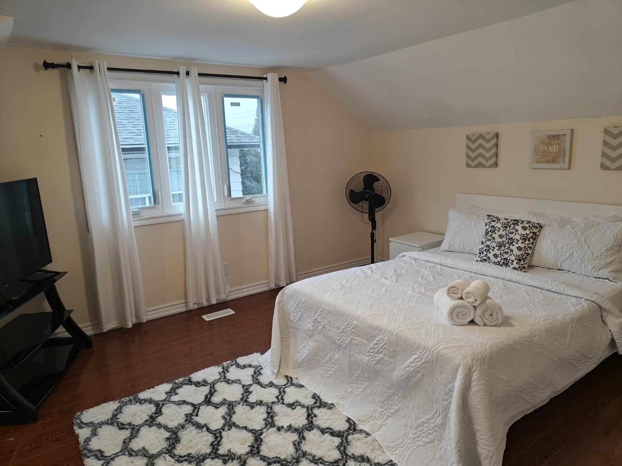 Spacious Mbr Near Kennedy Subway & Go Торонто Екстериор снимка