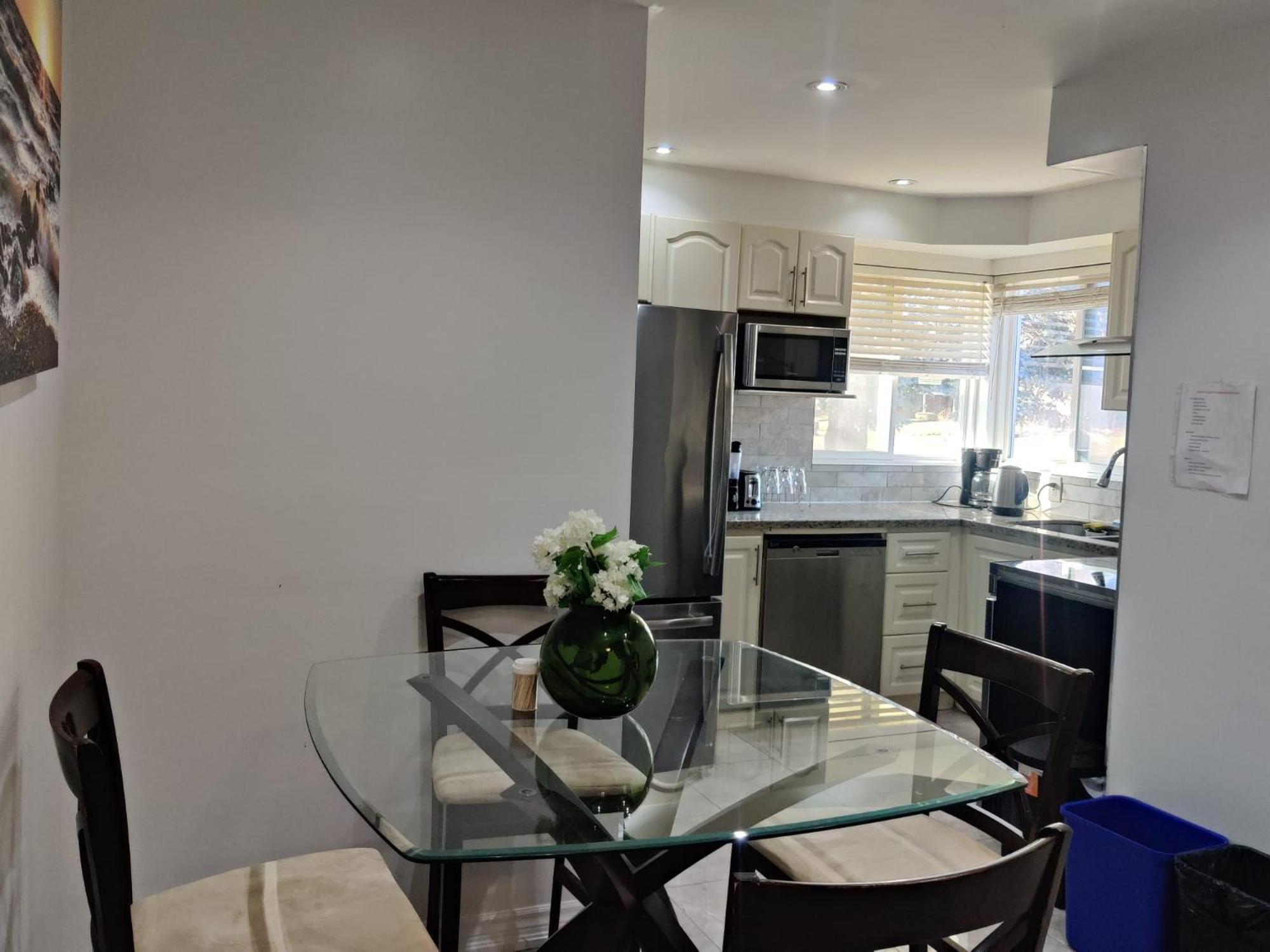 Spacious Mbr Near Kennedy Subway & Go Торонто Екстериор снимка