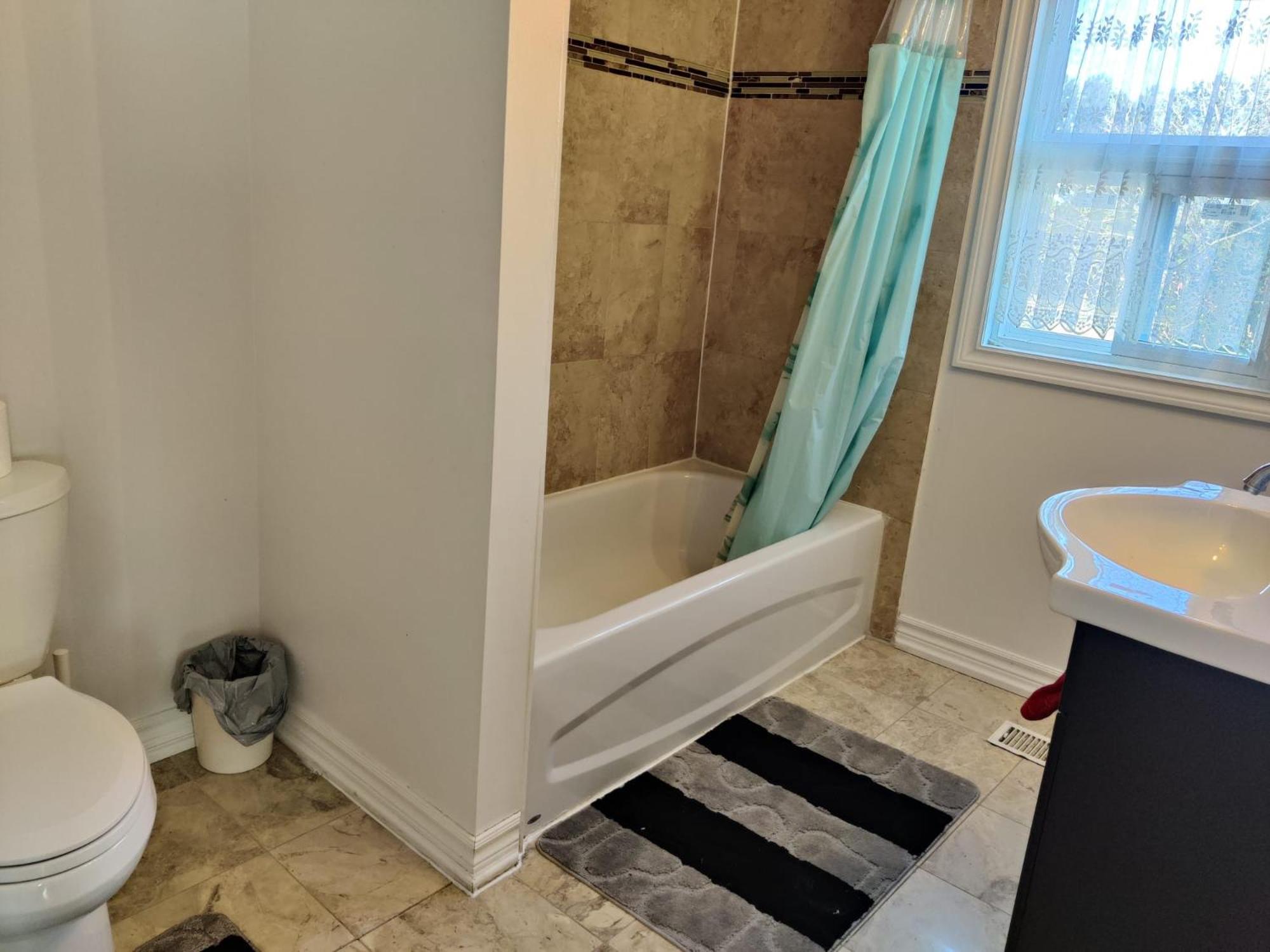 Spacious Mbr Near Kennedy Subway & Go Торонто Екстериор снимка
