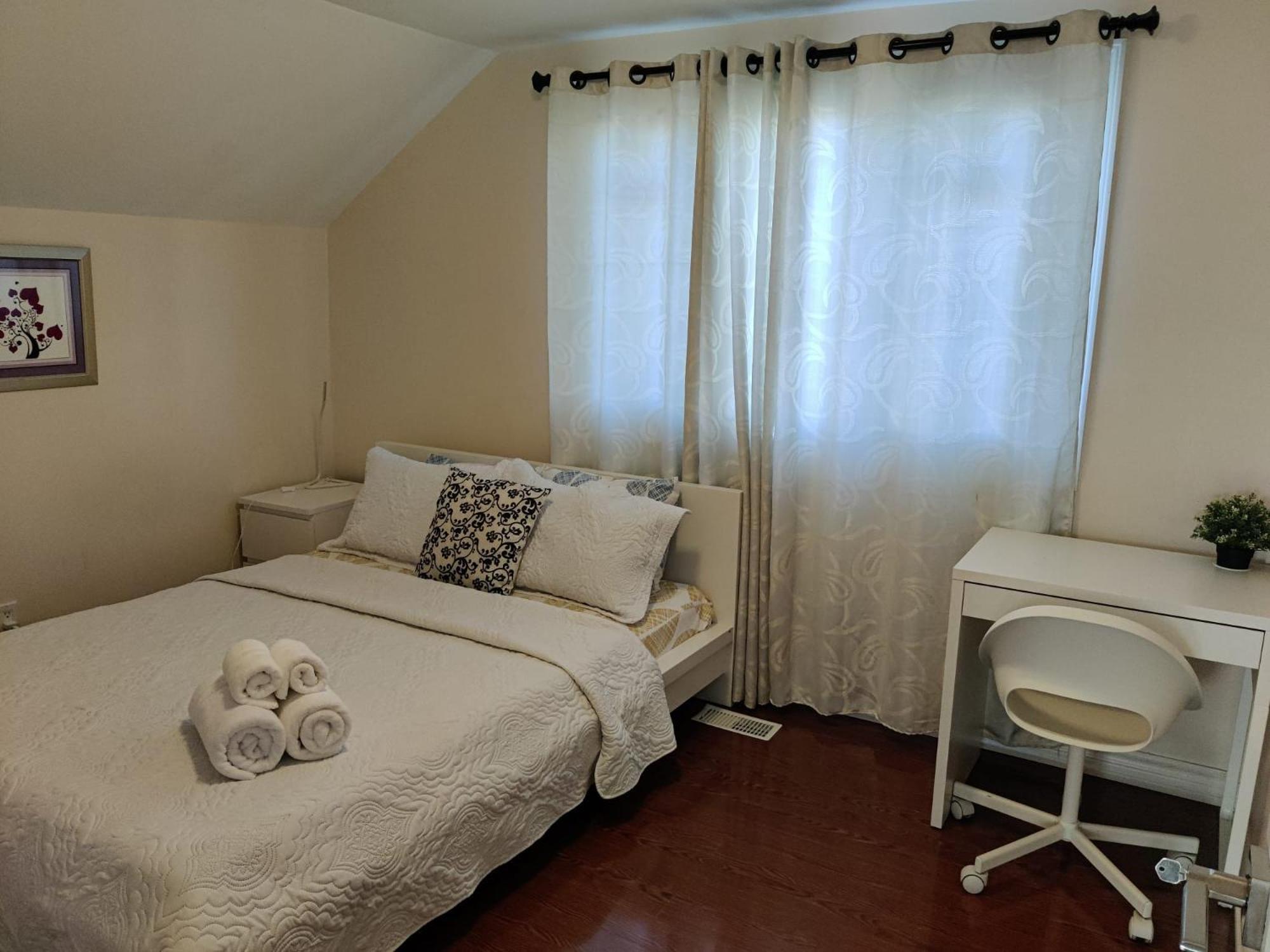 Spacious Mbr Near Kennedy Subway & Go Торонто Екстериор снимка