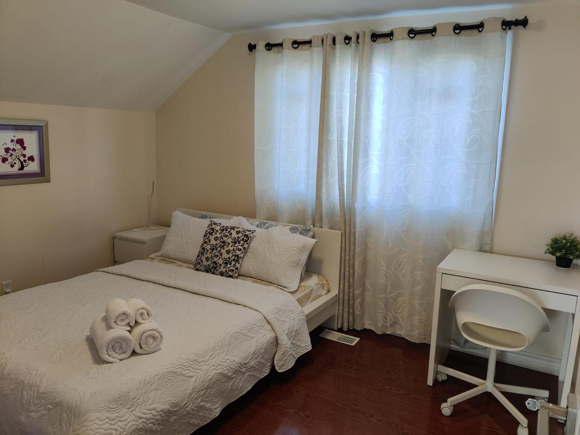 Spacious Mbr Near Kennedy Subway & Go Торонто Екстериор снимка